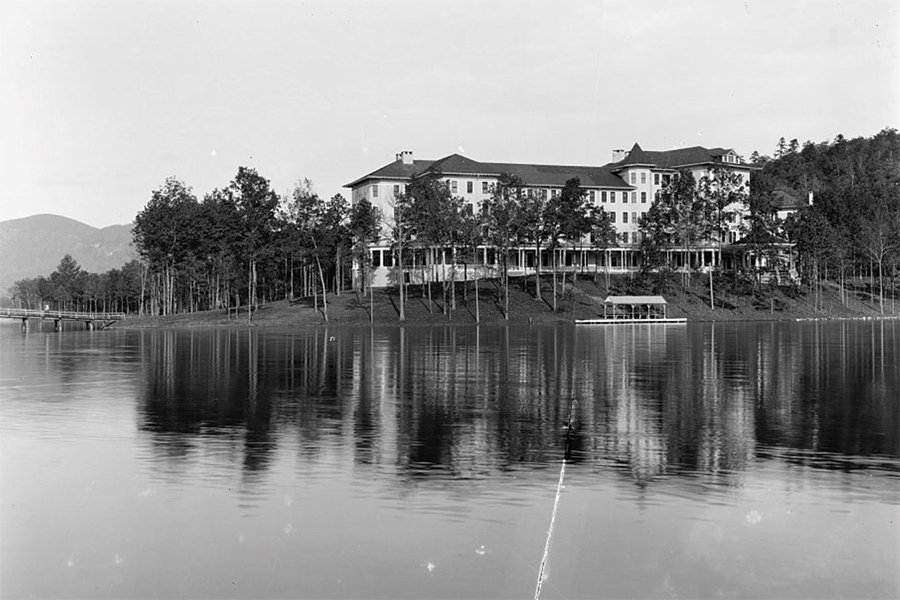 09-Toxaway-Inn-1900s,-Library-of-Congress.jpg