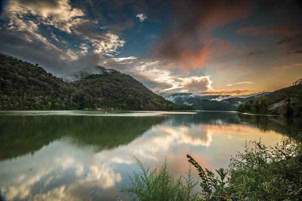 Blue-Stone-Lake-WV-AdobeStock_135251656.jpg