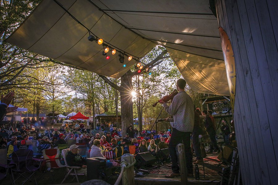 AlbinoSkunkFest-JohnGillespiePhotography.jpg