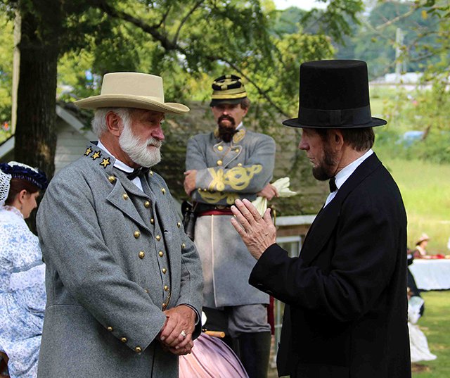 Lee and Lincoln discussing the war at the Battle of Tunnel Hill