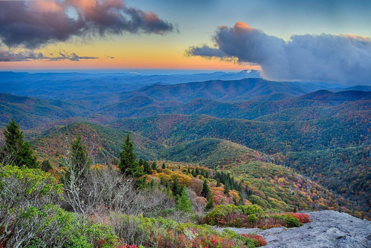 Blue ridge mountains. Аппалачи штат Кентукки. Голубые горы Аппалачи. Горы Блу Ридж. Кентукки горы Аппалачи.