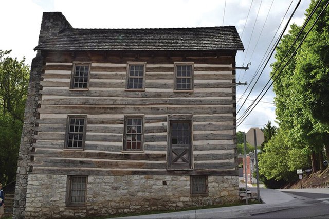 barracks-of-Lewisburg,-West-Virginia-which-date-to-1799.jpg