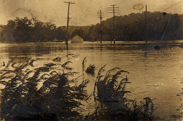 10-Great-Flood-1916-Public-Domain.jpg