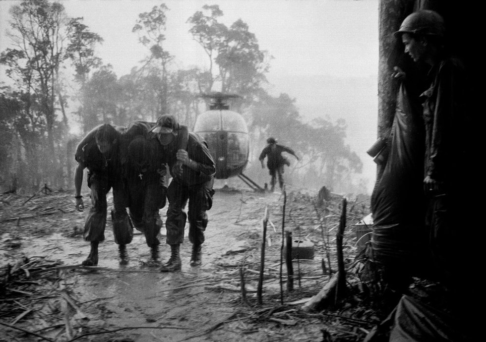 UHM-Vietnam Wounded_AP PHOTO-Hugh Van Es_206.jpg