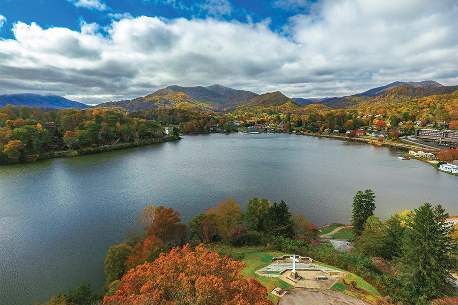Heintooga Ridge Road offers high elevation vistas and scenic views, including Lake Junaluska.