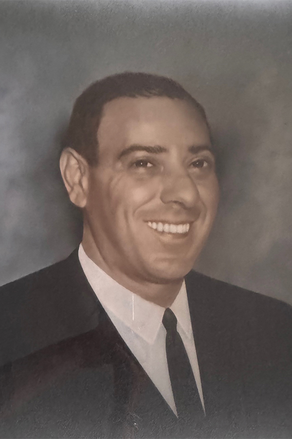 Frank Dawahare’s father, Harding, was president when the chain declared bankruptcy in 2008.