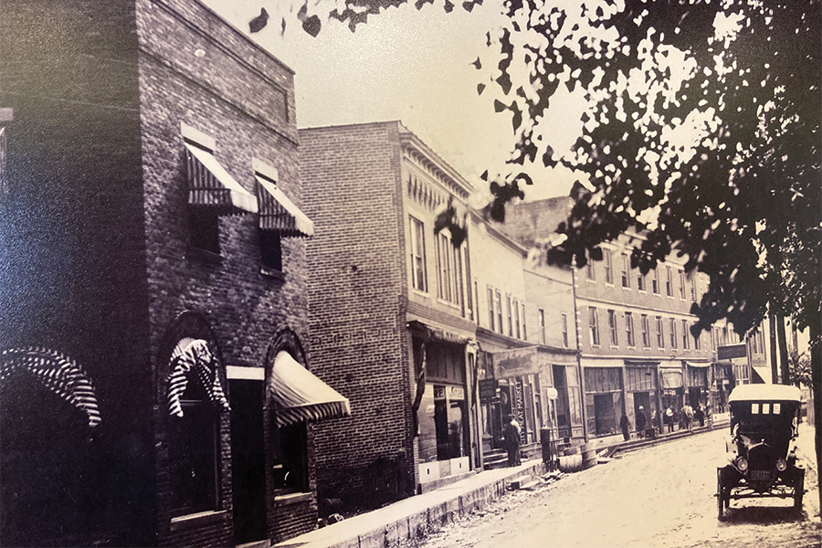 Mate Street was busy in the 1920s.