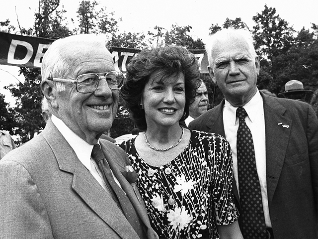 Director of the National Park Service William Penn Mott, U.S. Secretary of Transportation Elizabeth Dole and General William Westmorland.