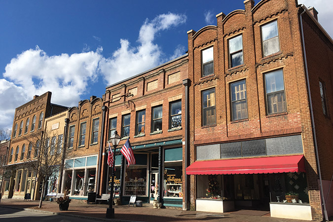 Main Street, home to boutiques, museums and restaurants, was the first in Tennessee
to be designated as a historic zone.
