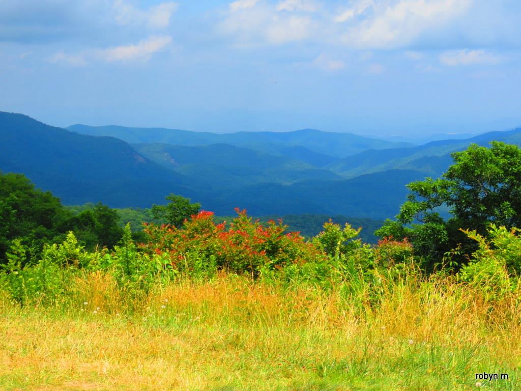 took m/c ride Sunday on part of the Blue Ridge that is close to our home. It definitely was so beautiful ....