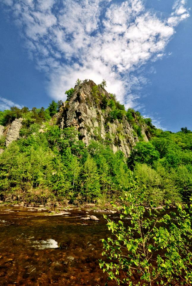 Eagle Rocks, Smoke Hole Canyon, South Fork of the Potomac River, WV. 5-15-2015
We fell in love with Smoke Hole Canyon on our first visit. Won't be our last.