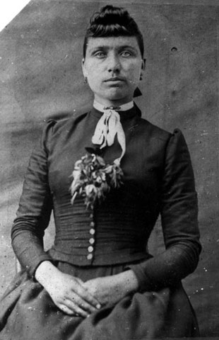 Lizzie in her youth. She first met Ed through her brother, in Wythe County, Va. Her dark complexion and intensity of personality are clearly evident in this photo.