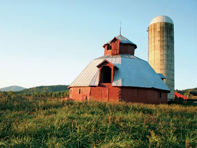 Circular barns, popular a century ago for their efficiencies of materials, labor and use, have largely left the landscape. One, in the foothills of Virginia, has recently been re-upped for the next 100 years.