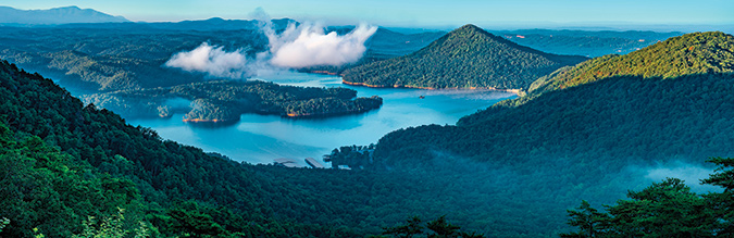 This view of Ocoee Lake is one of the highlights of Tennessee’s Ocoee Scenic Byway.