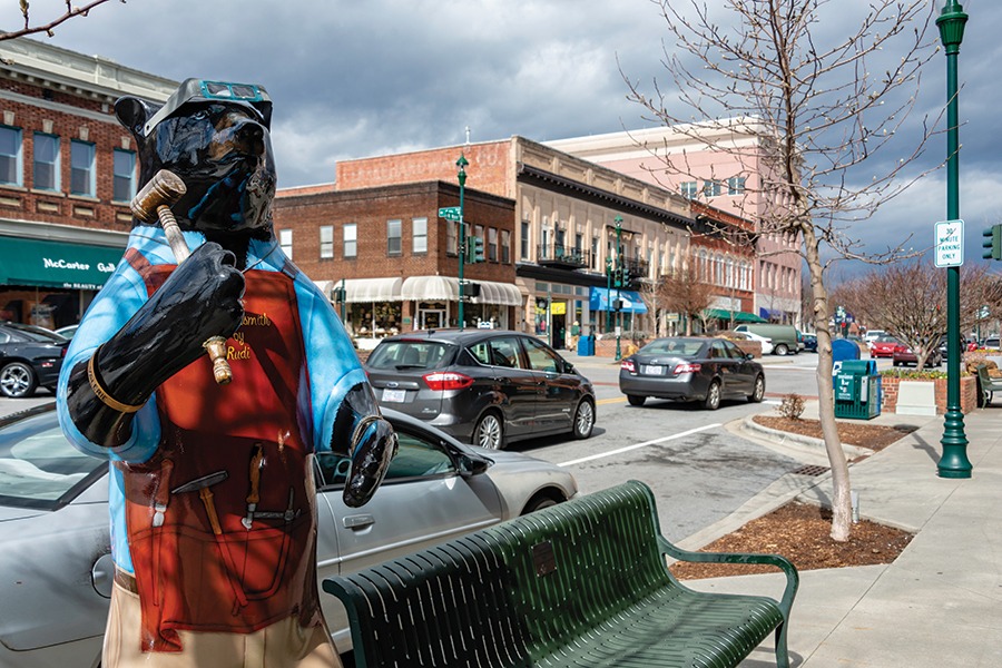 Hendersonville, North Carolina’s walkable downtown is home to boutiques and more than 25 restaurants, many of which offer dog-friendly outdoor seating.