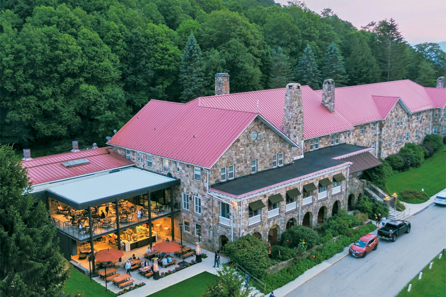 Mountain Lake Lodge with Salt Pond Pub