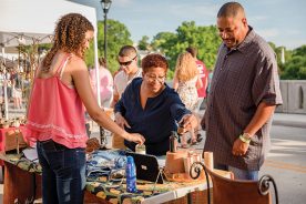 44ff7426-dd2d-11ec-a9b0-12274efc5439-RockTheBridge_ChrisWeisler_AdultCouple