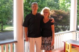 New hikin' garb? Nope, these people are gettin' ready to head off the porch to dinner!