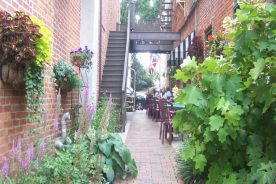 The alley between the James Gettys Hotel and the Blue Parrot Bistro, in Gettysburg.