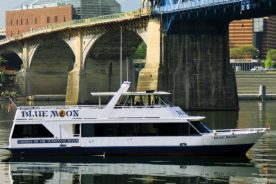 A cruise along the Tennessee River in Chattanooga. Photo courtesy of Chattanooga Area Convention & Visitors Bureau.