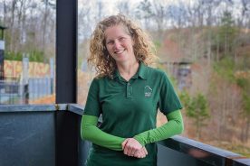 e8dffe88-3ea0-11ed-b185-12274efc5439-Leaders-by-Nature-Project-Chimps-photo-Ali-Crumpacker