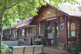 f31707fc-eac0-11e9-a0c1-12f1225286c6-Dogwood-Crafters-in-Dillsboro-NC-_1_-building---photo-by-Angela-Minor